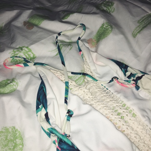 billabong one piece - Picture 4 of 5